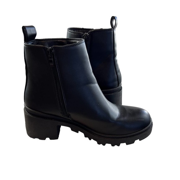 Cupio Women’s faux leather black booties combat casual. size 7  #S104 - Picture 10 of 13